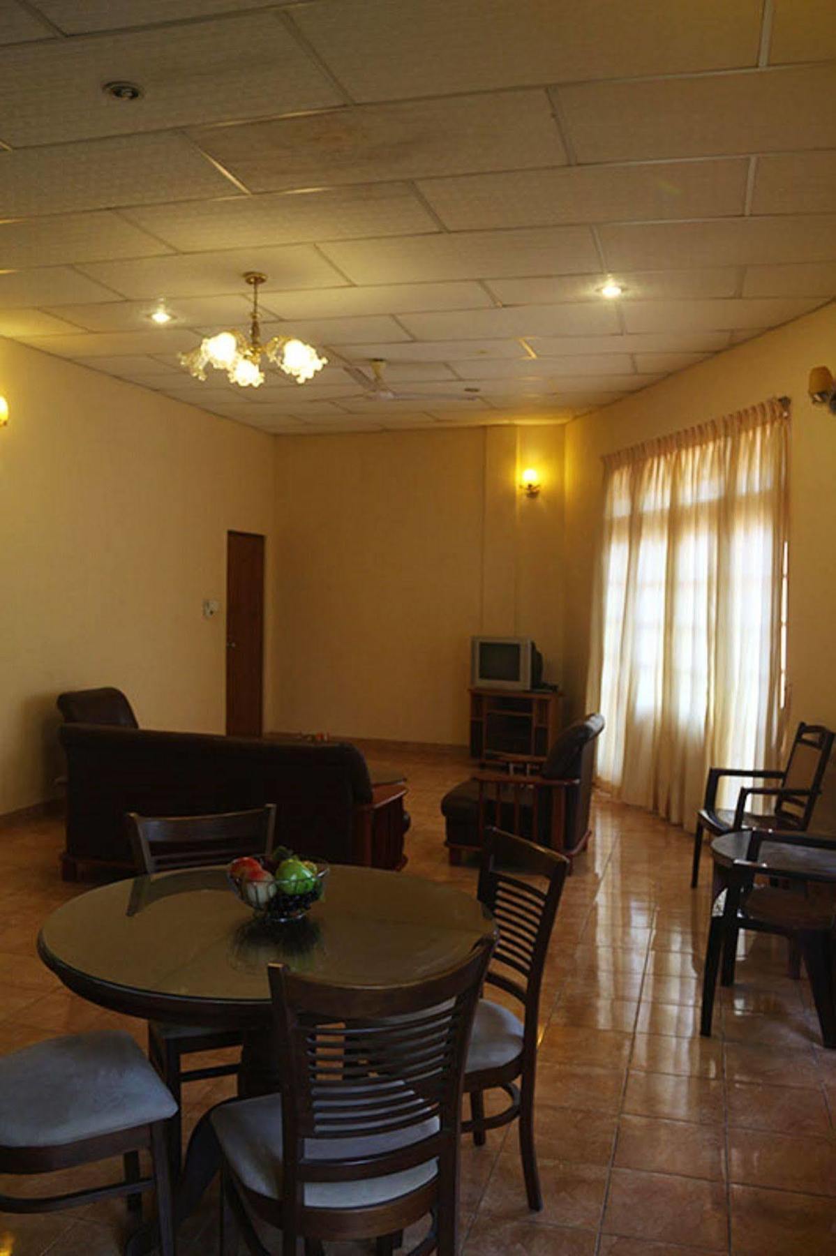 Hotel Red Rose Негомбо Екстер'єр фото