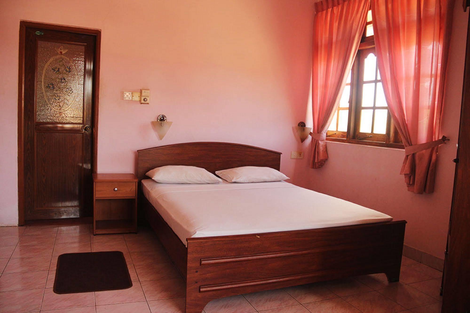 Hotel Red Rose Негомбо Екстер'єр фото