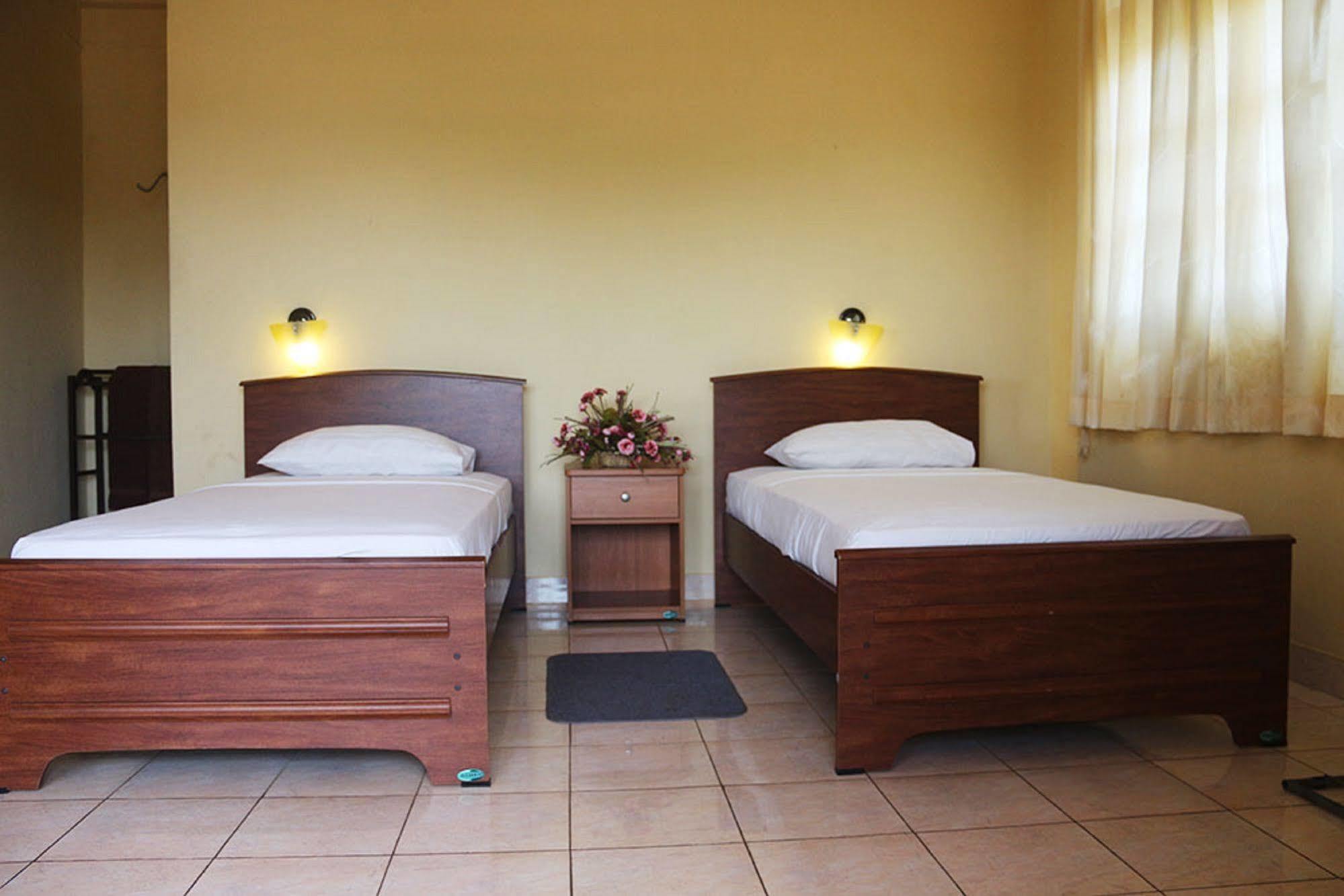 Hotel Red Rose Негомбо Екстер'єр фото