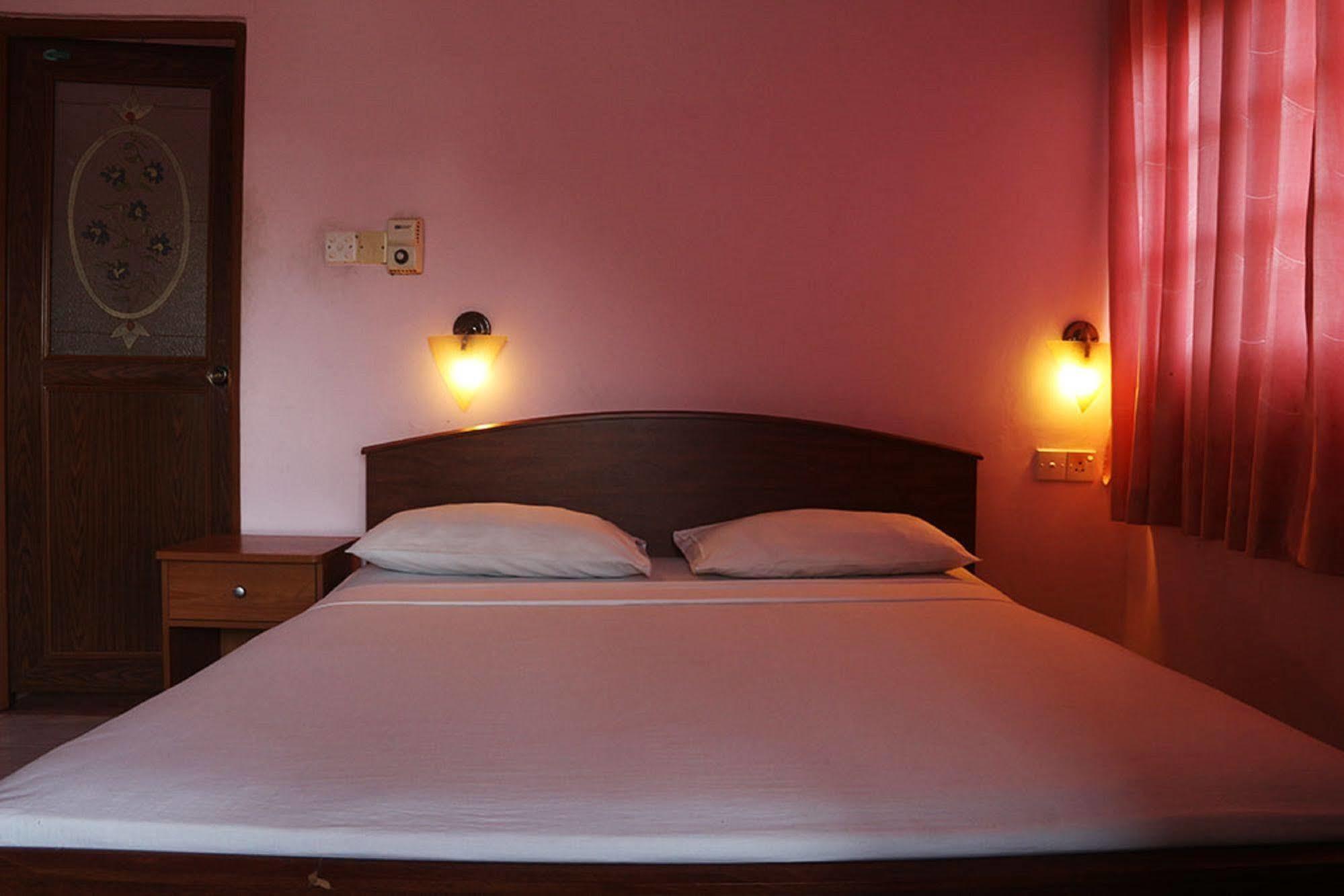 Hotel Red Rose Негомбо Екстер'єр фото