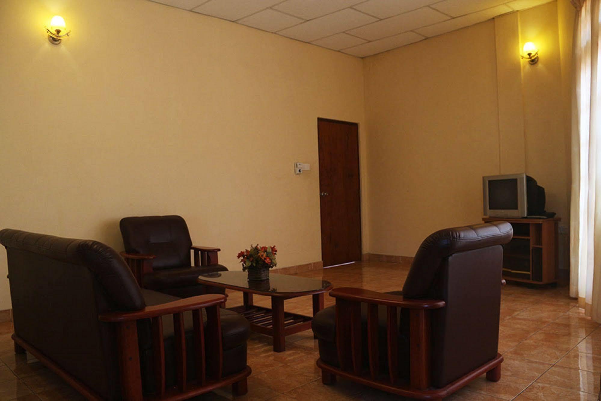 Hotel Red Rose Негомбо Екстер'єр фото