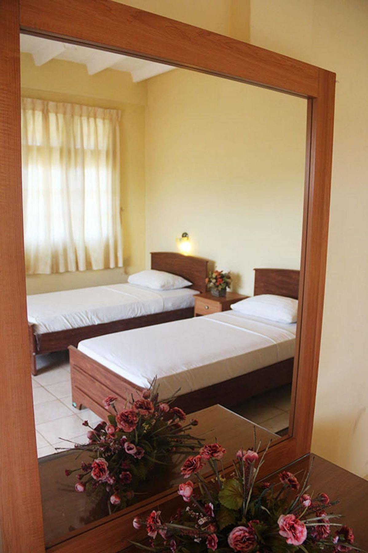 Hotel Red Rose Негомбо Екстер'єр фото
