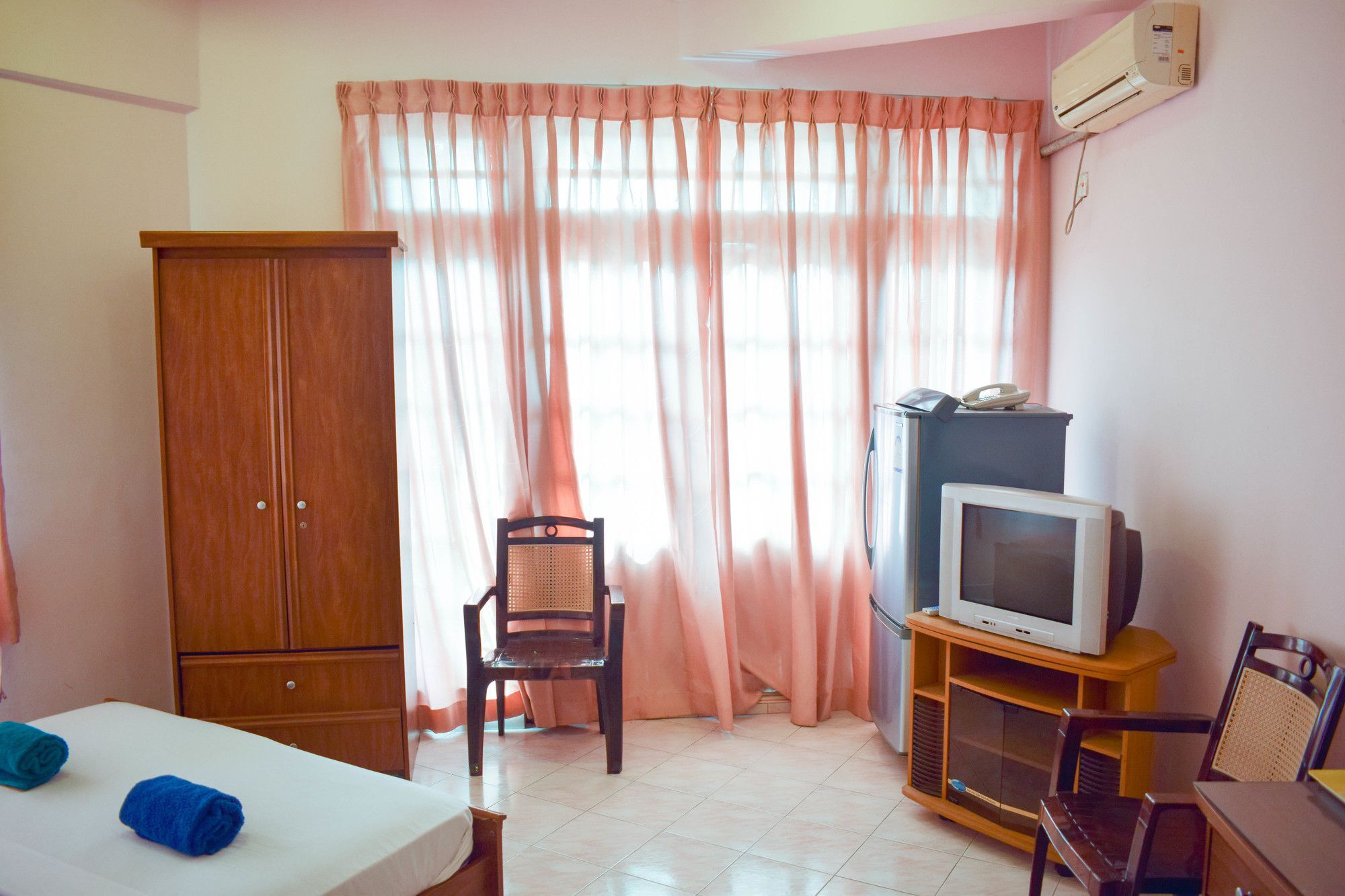 Hotel Red Rose Негомбо Екстер'єр фото
